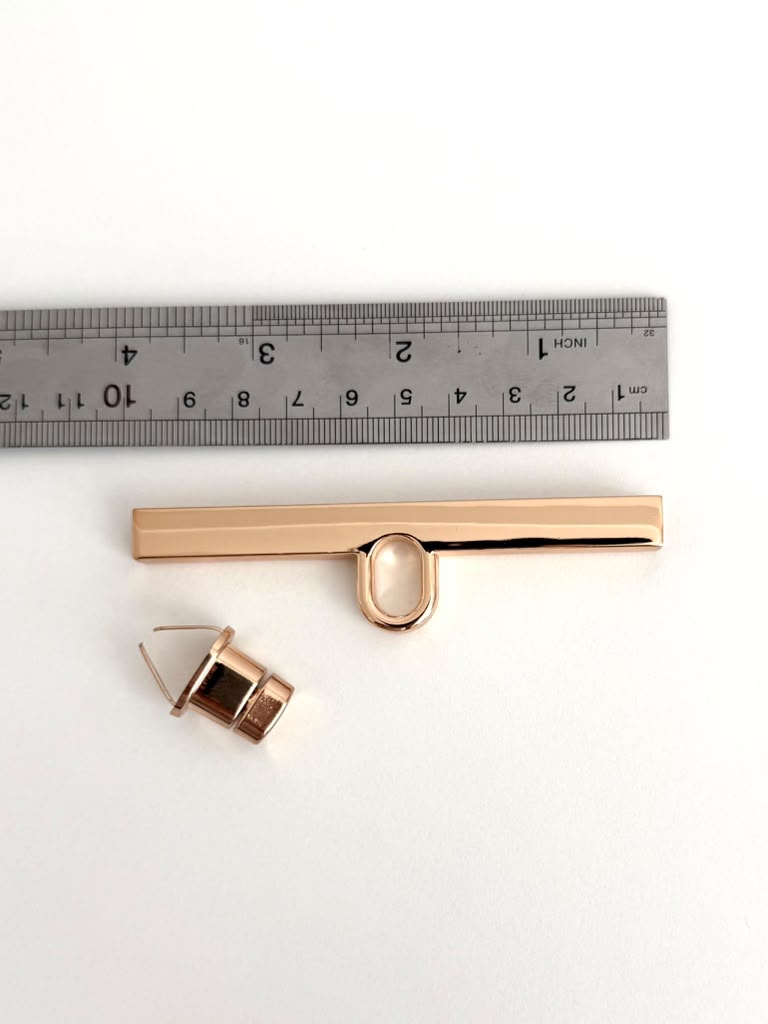 Slim Bar Twist Lock - Gold
