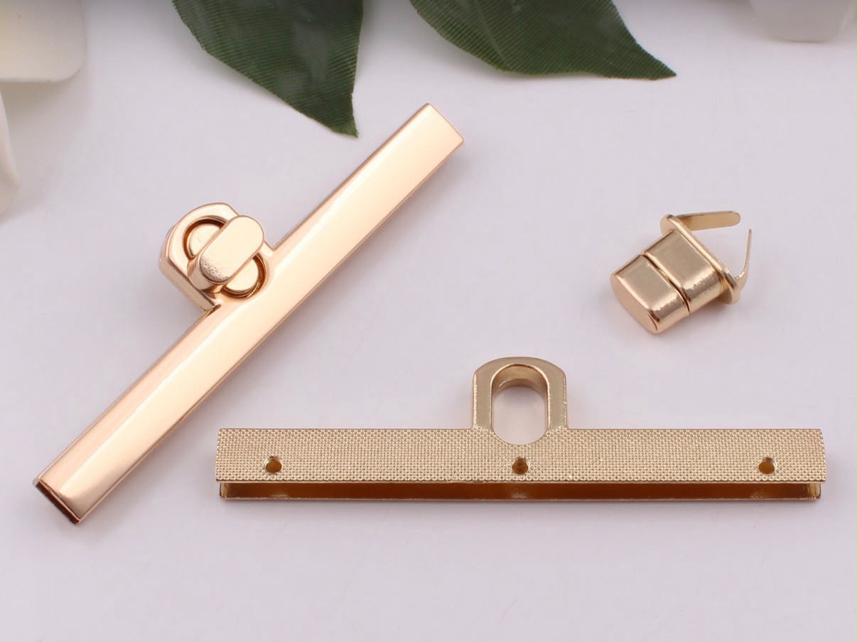 Slim Bar Twist Lock - Gold